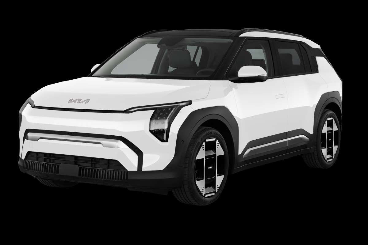 Schräge Frontansicht eines Kia EV3, freigestellt