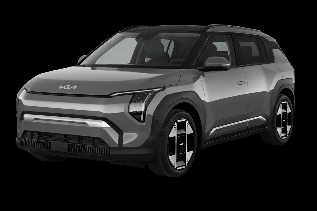 Schräge Frontansicht eines Kia EV3, freigestellt