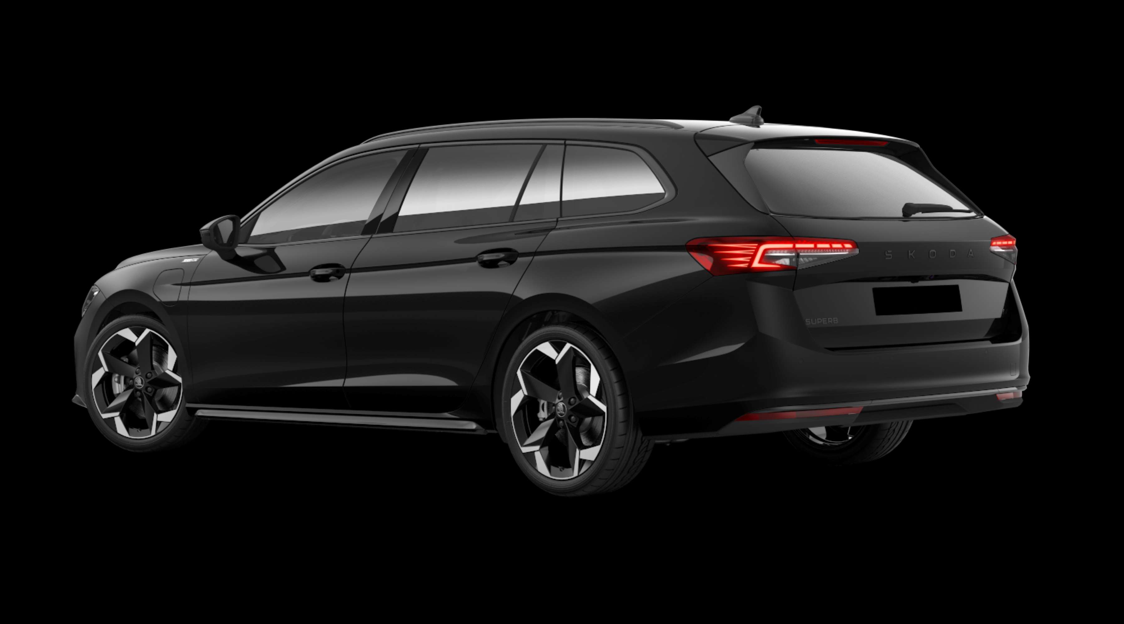 Schräge Heckansicht eines Skoda Superb, freigestellt