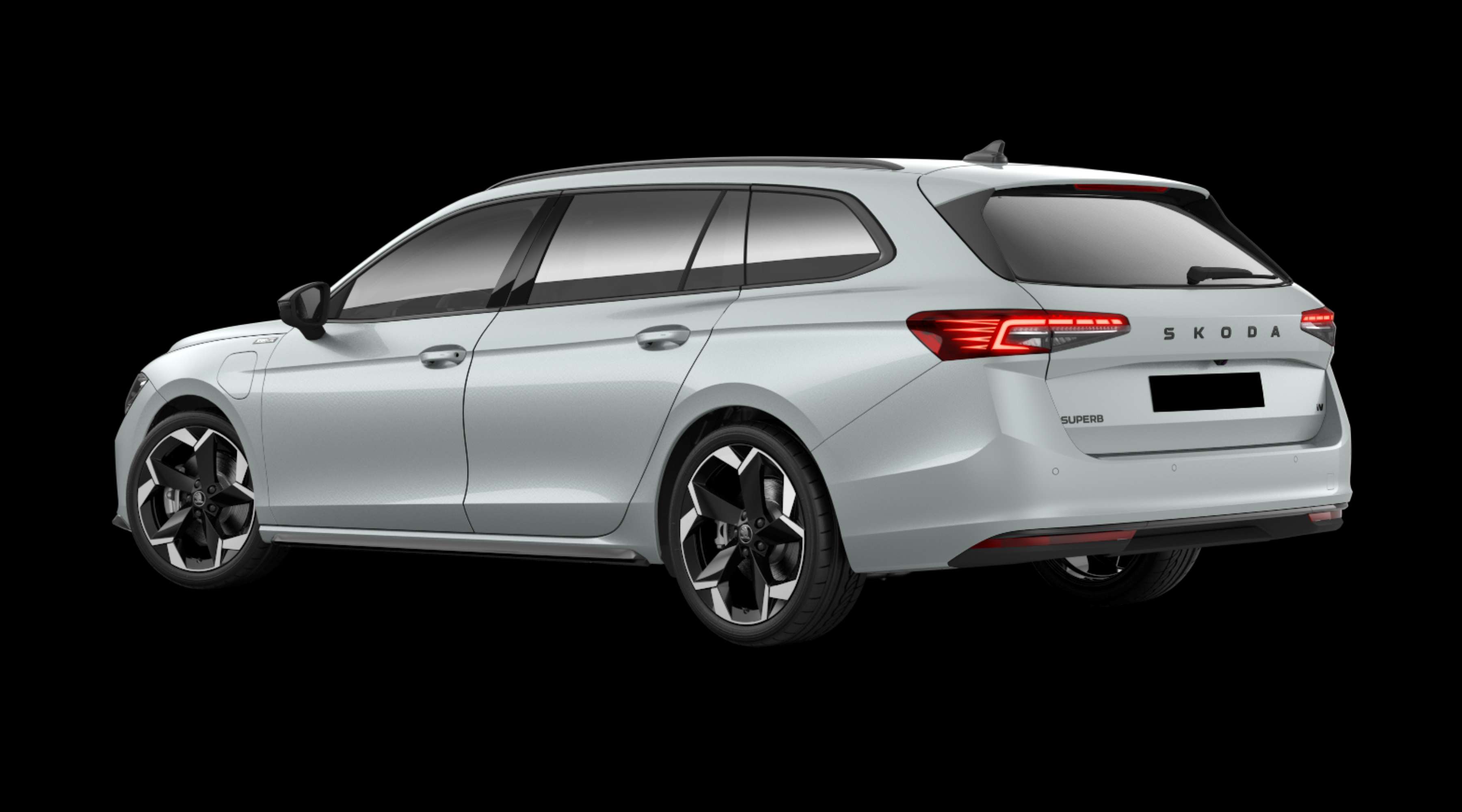 Schräge Heckansicht eines Skoda Superb, freigestellt