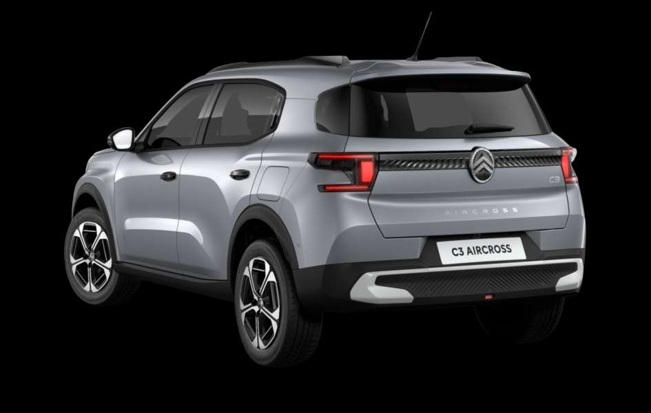 Schräge Heckansicht eines Citroën C3 Aircross, freigestellt