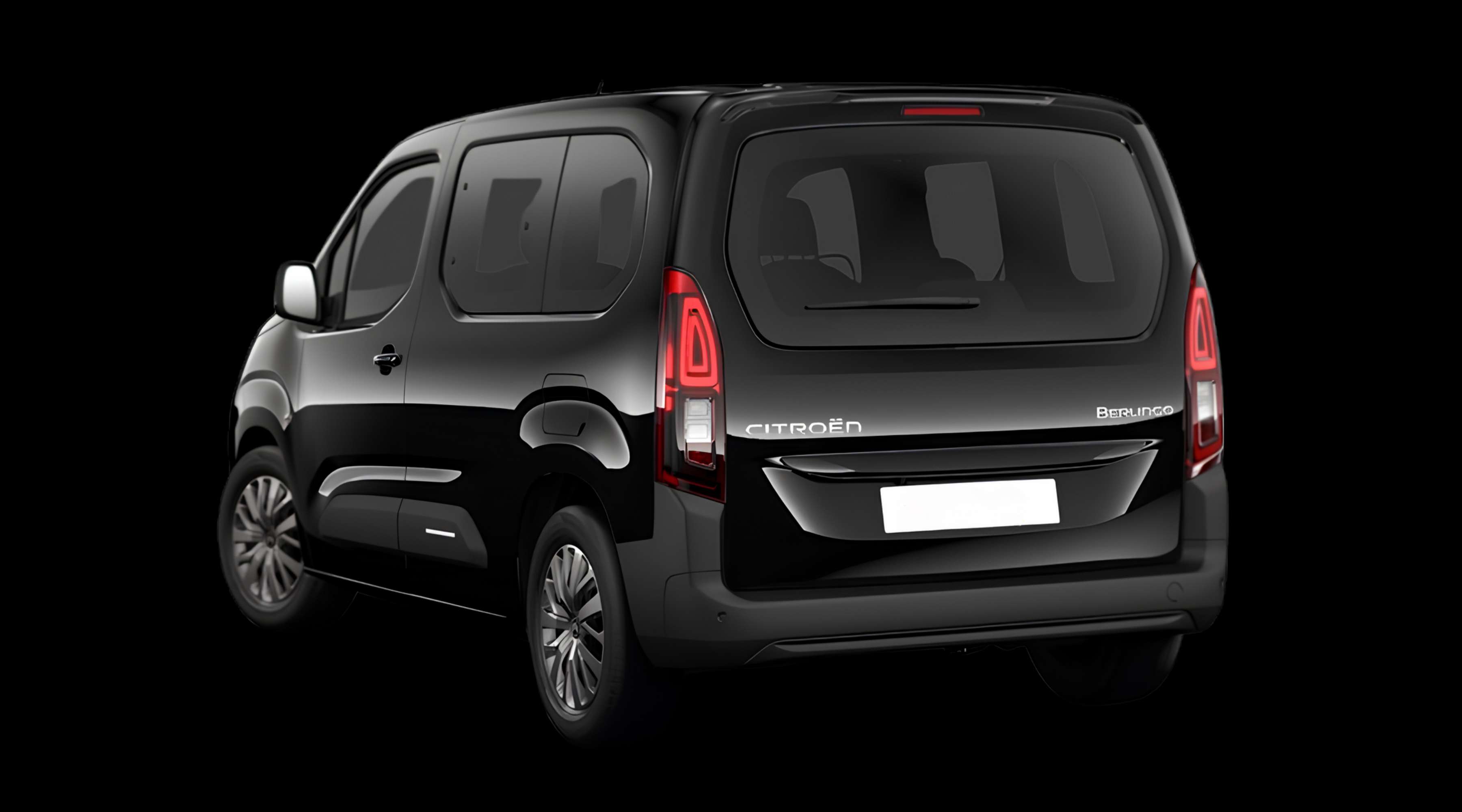 Schräge Heckansicht eines Citroën Berlingo, freigestellt