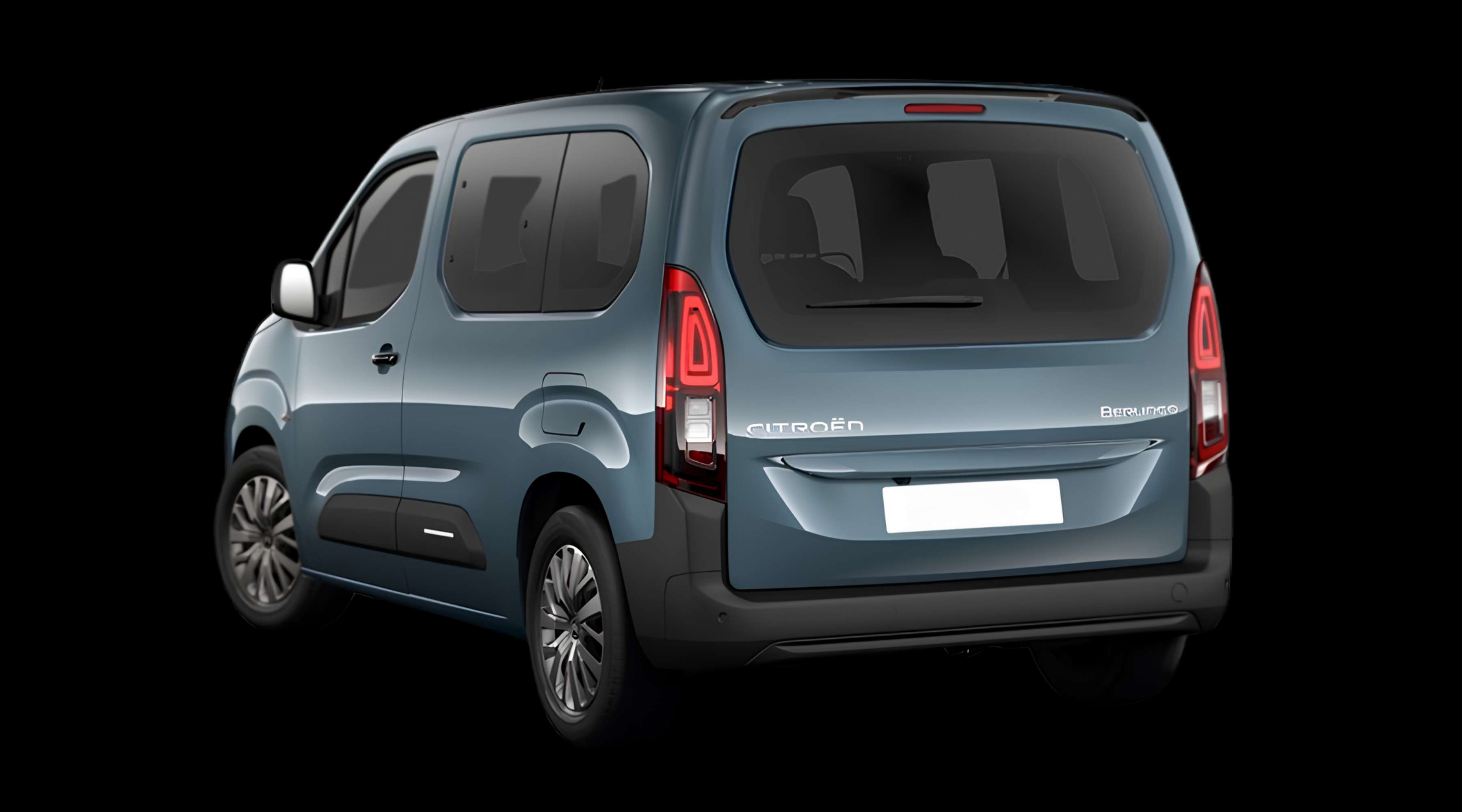 Schräge Heckansicht eines Citroën Berlingo, freigestellt