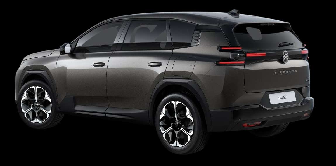 Schräge Heckansicht eines Citroën C5 Aircross, freigestellt