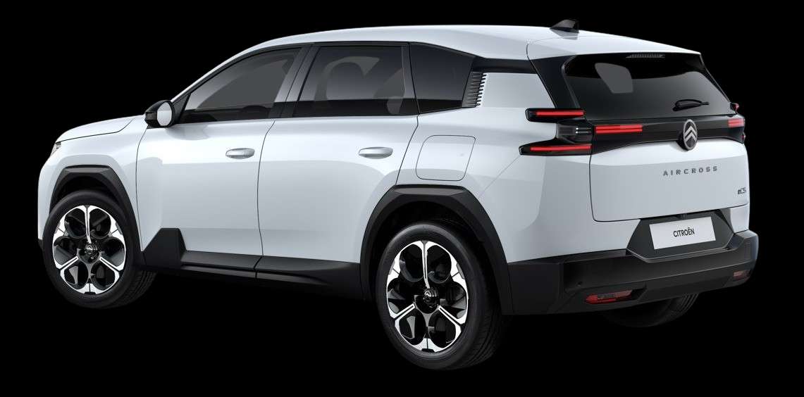 Schräge Heckansicht eines Citroën C5 Aircross, freigestellt