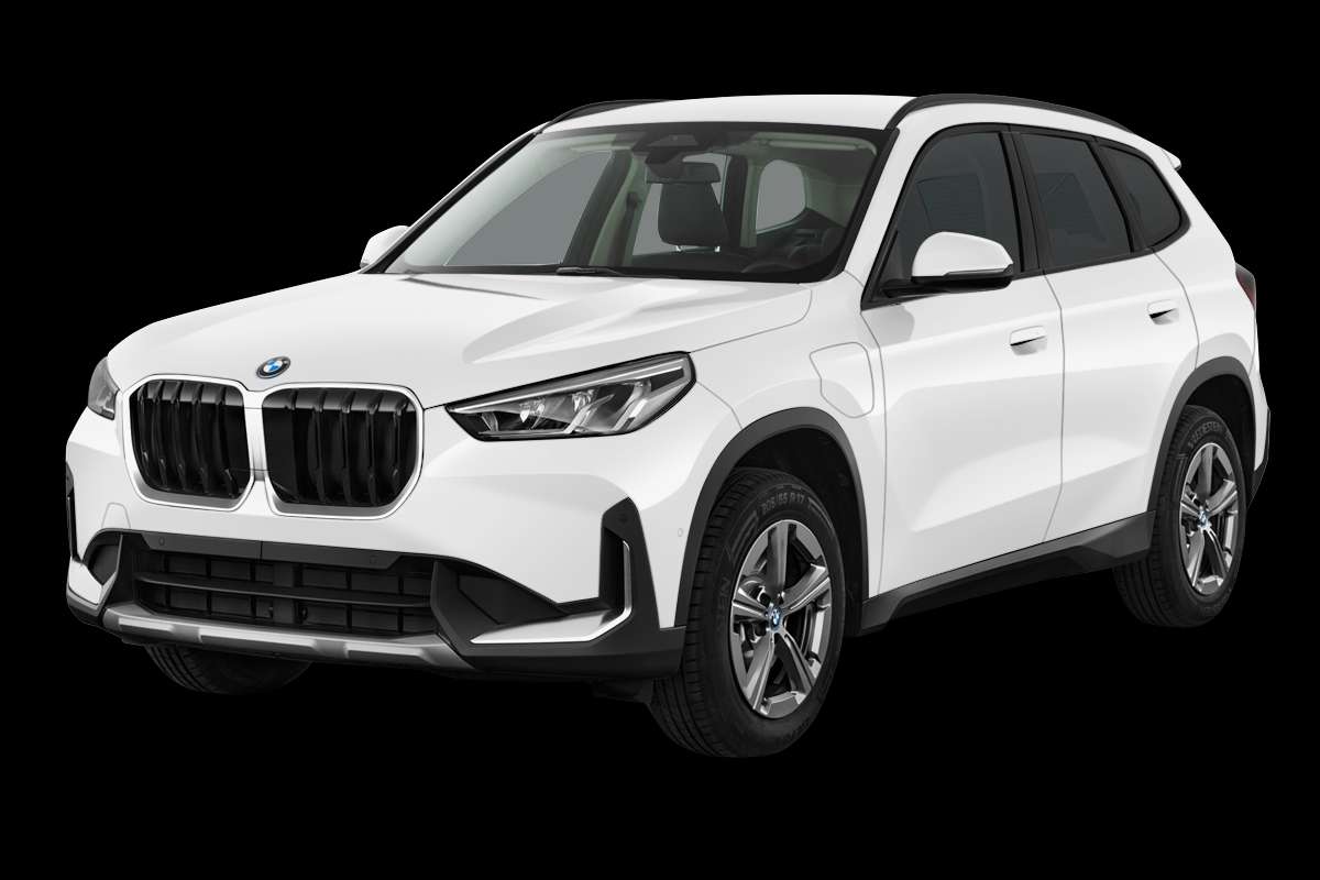 Schräge Frontansicht eines BMW X1, freigestellt
