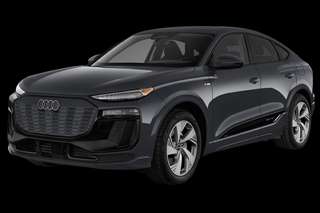 Schräge Frontansicht auf einen Audi Q6 Sportback e-tron S line Business, freigestellt