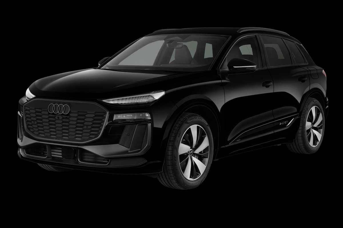 Schräge Frontansicht eines Audi SQ6 e-tron, freigestellt