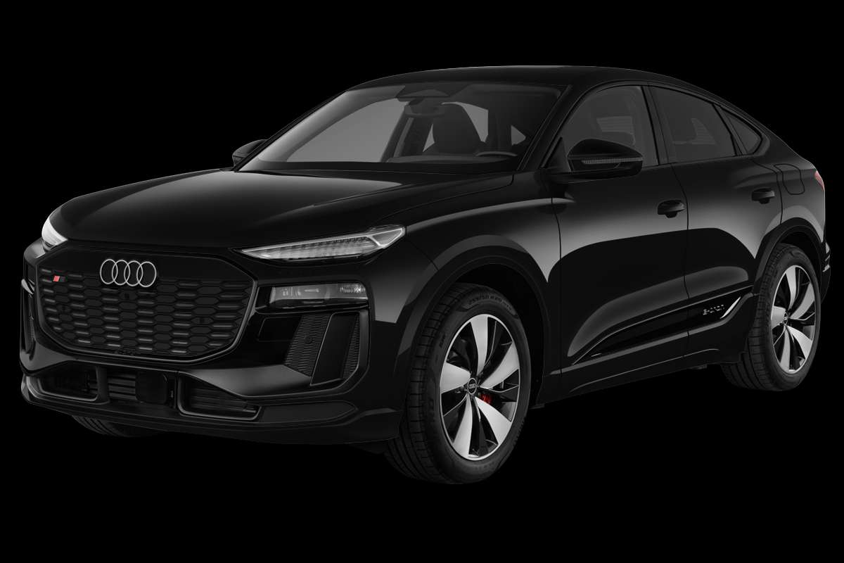 Schräge Frontansicht eines Audi SQ6 Sportback e-tron, freigestellt
