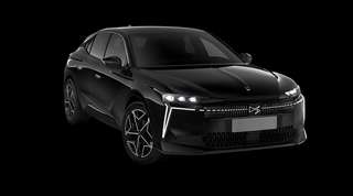 Schräge Frontansicht auf einen DS Automobiles Nº 4 DS Performance Line, freigestellt