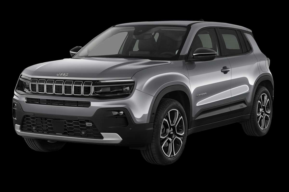 Schräge Frontansicht eines Jeep Avenger, freigestellt