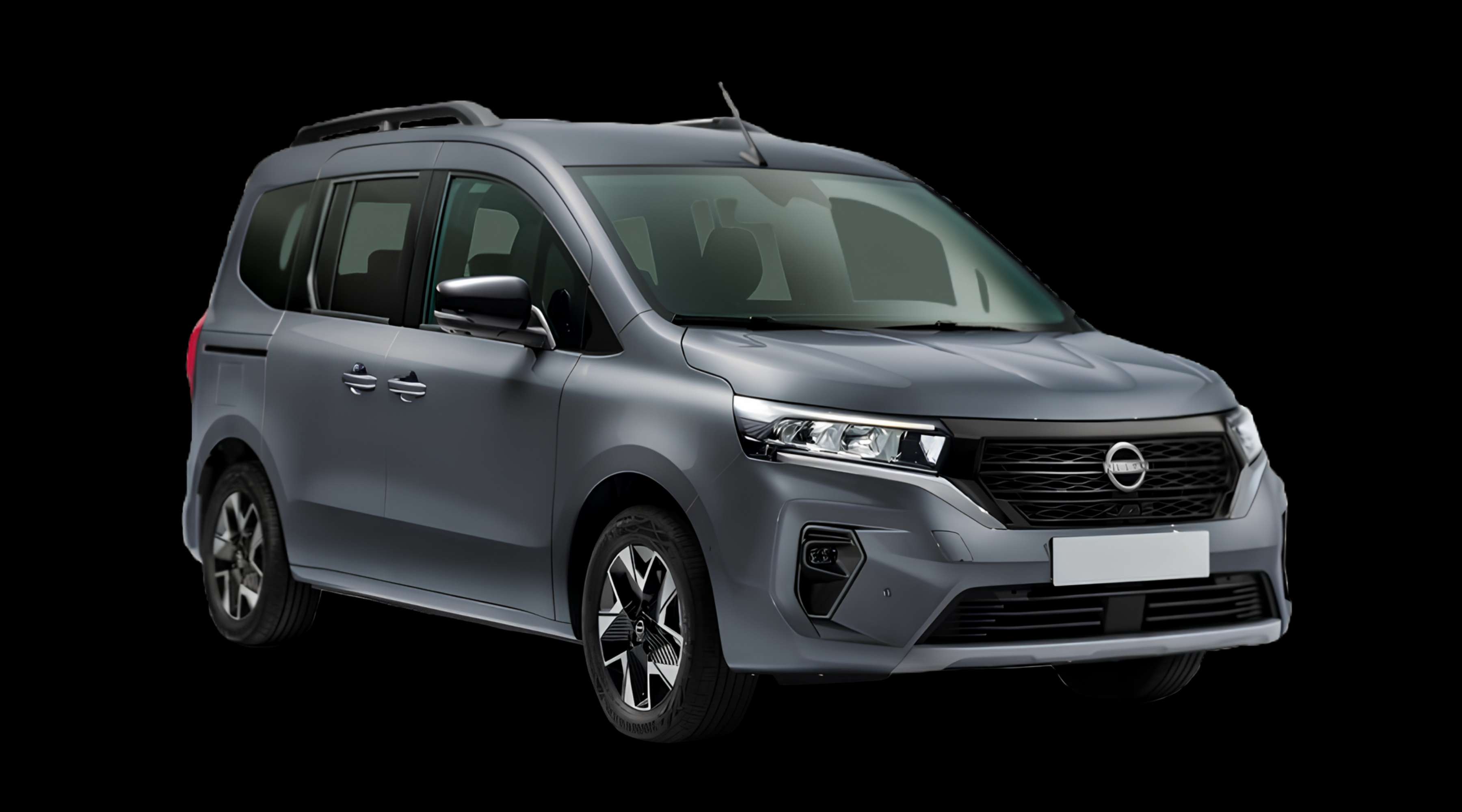 Schräge Frontansicht eines Nissan Townstar, freigestellt