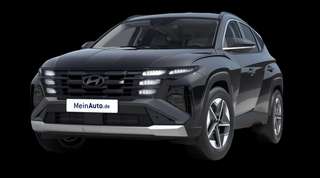 Schräge Frontansicht auf einen Hyundai Tucson Trend, freigestellt
