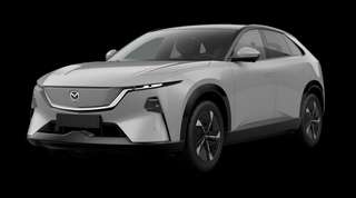 Schräge Frontansicht auf einen Mazda CX-6e Takumi, freigestellt