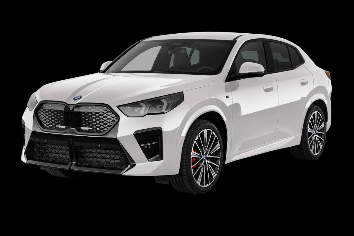 Schräge Frontansicht eines BMW iX2, freigestellt