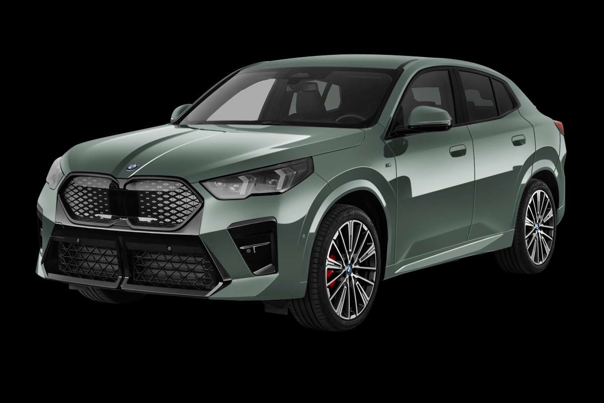 Schräge Frontansicht eines BMW iX2, freigestellt