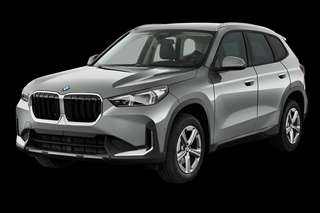 Schräge Frontansicht auf einen BMW X1 , freigestellt