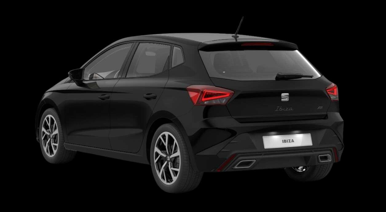 Schräge Heckansicht eines SEAT Ibiza, freigestellt