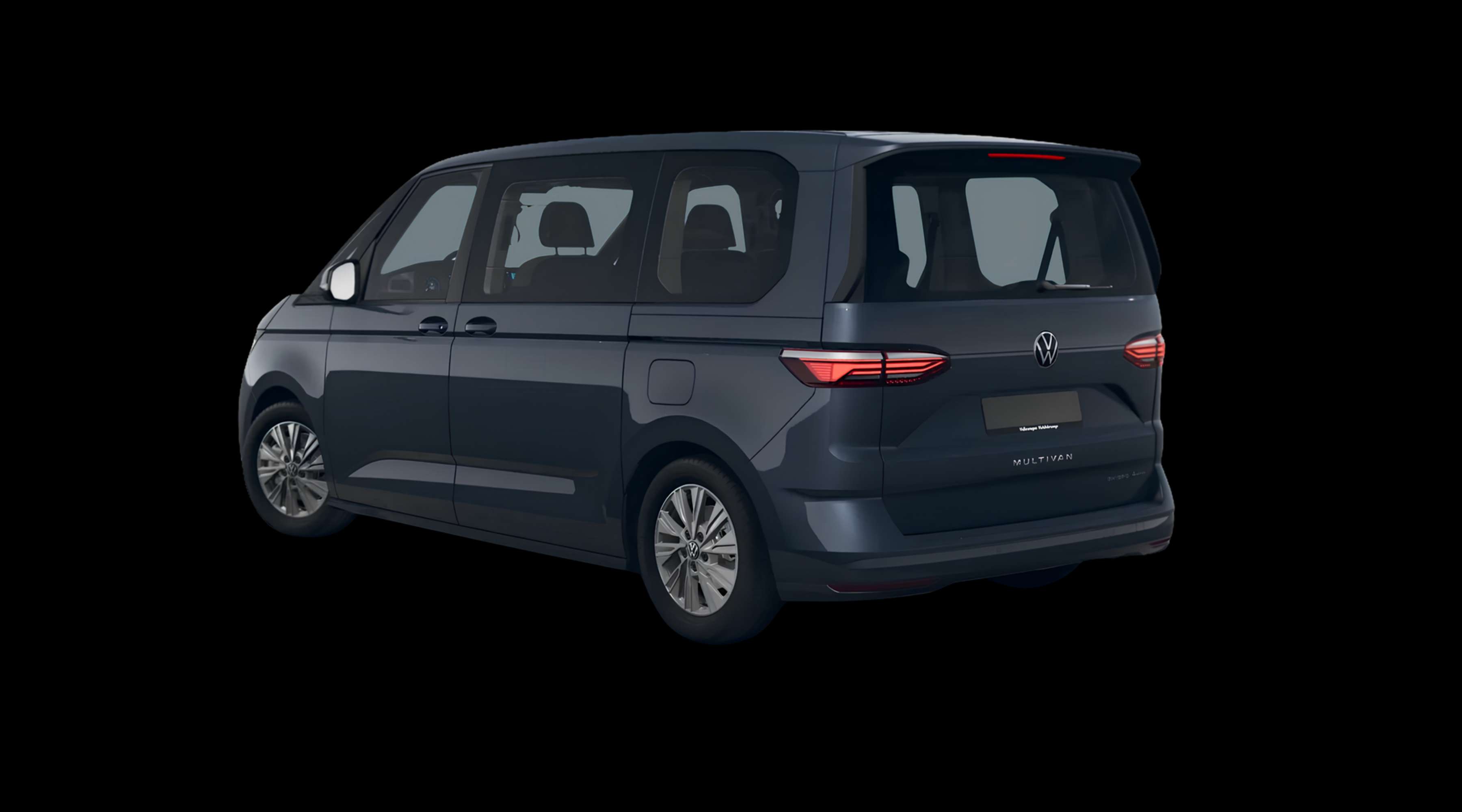 Schräge Heckansicht eines Volkswagen Multivan, freigestellt