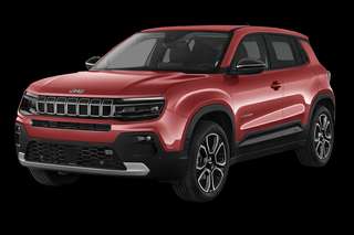 Schräge Frontansicht auf einen Jeep Avenger Longitude, freigestellt