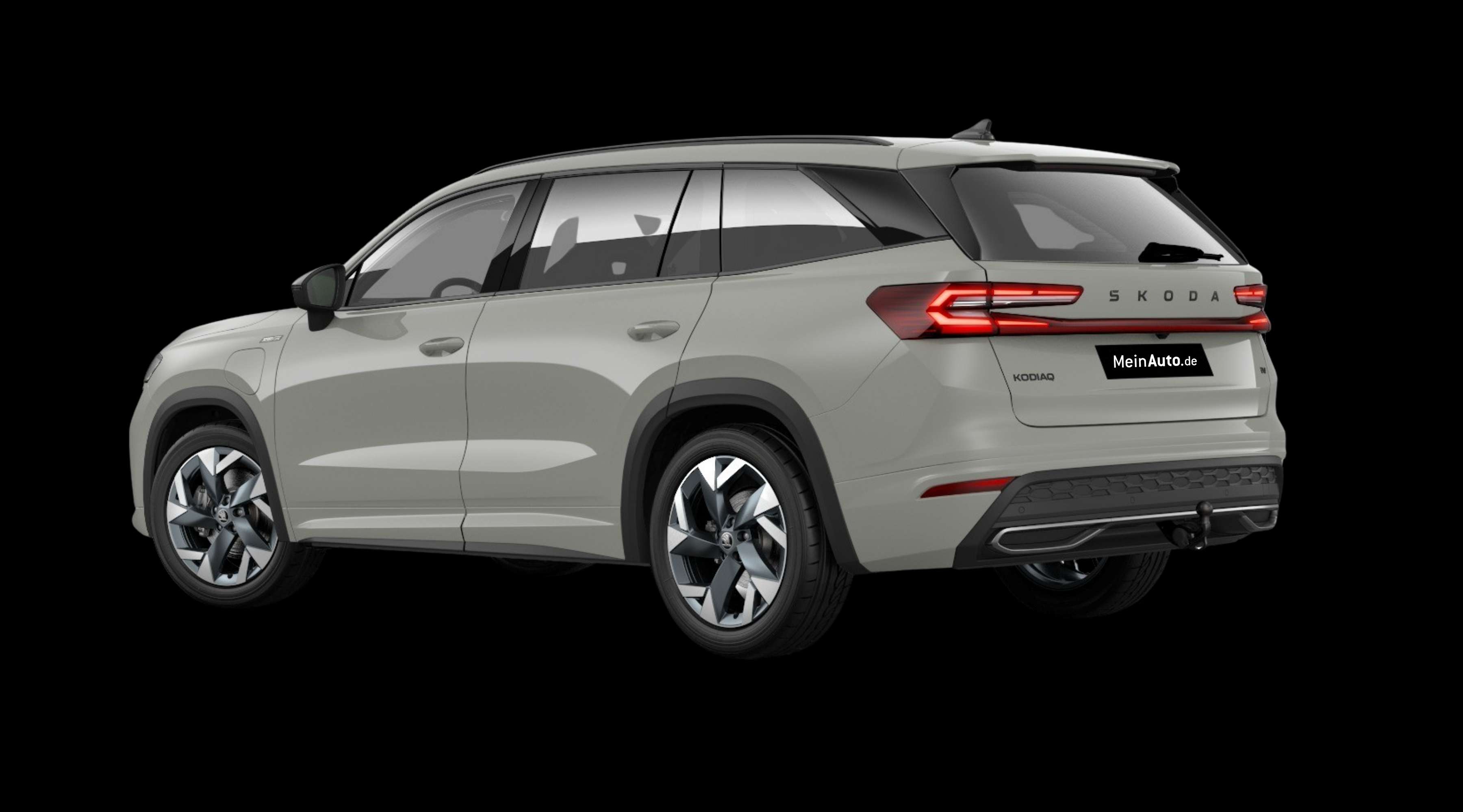 Schräge Heckansicht eines Skoda Kodiaq, freigestellt