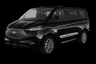 Schräge Frontansicht auf einen Ford Tourneo Custom Titanium, freigestellt