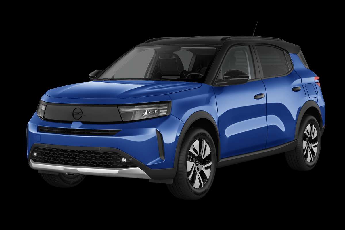 Schräge Frontansicht eines Opel Frontera, freigestellt