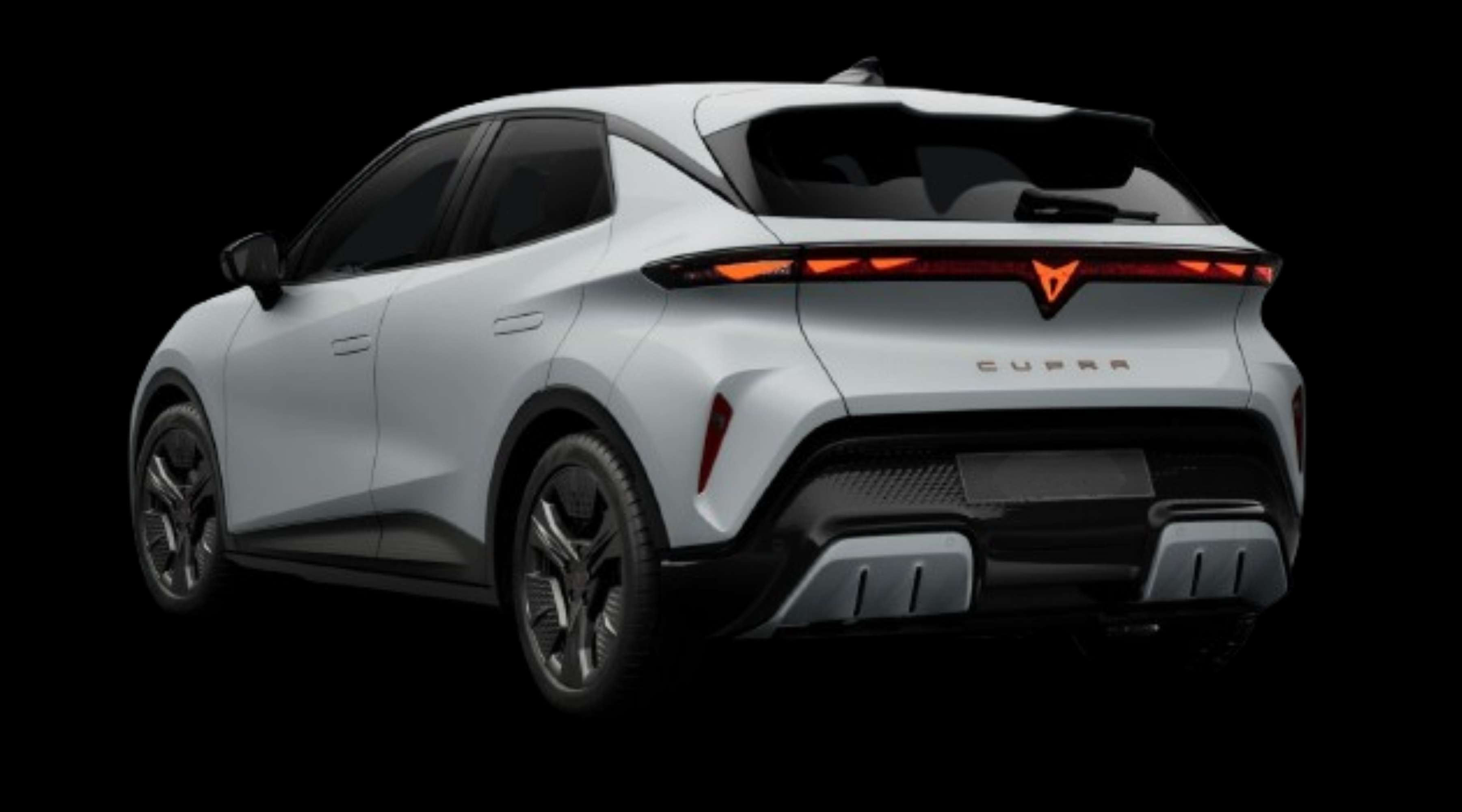 Schräge Heckansicht eines CUPRA Raval, freigestellt