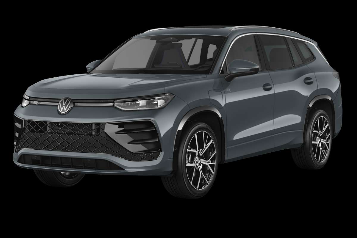 Schräge Frontansicht eines Volkswagen Tayron, freigestellt