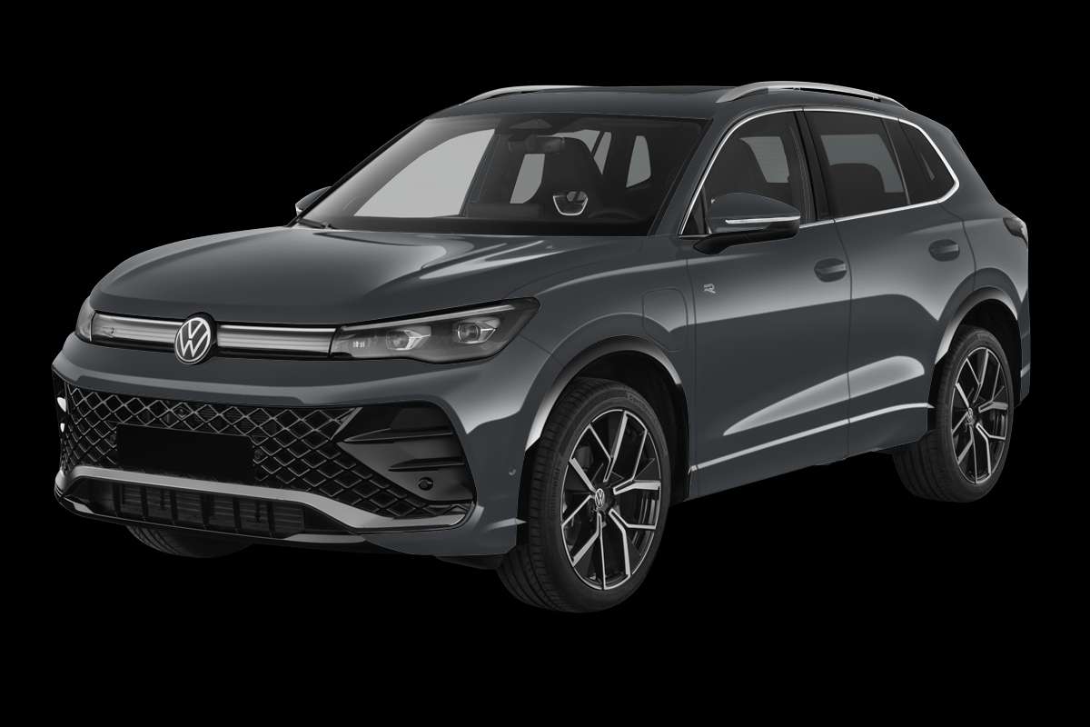Schräge Frontansicht eines Volkswagen Tiguan, freigestellt