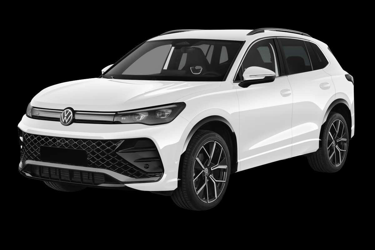 Schräge Frontansicht eines Volkswagen Tiguan, freigestellt