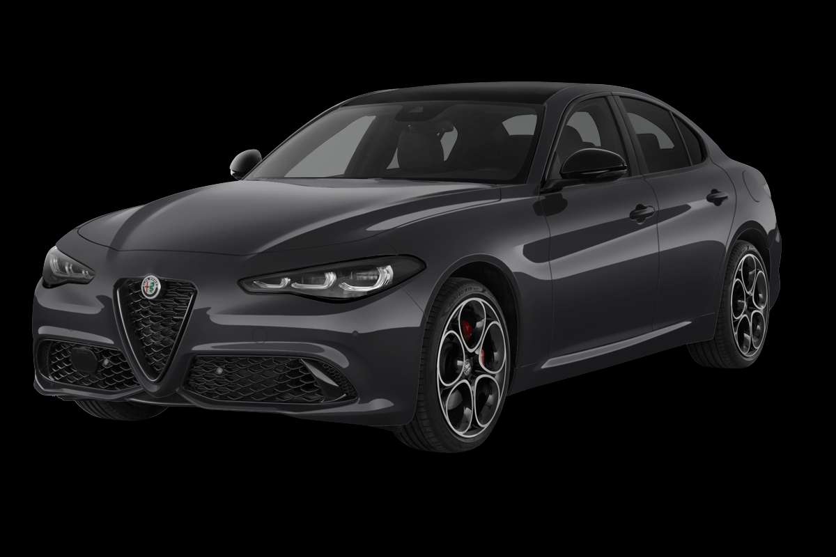Schräge Frontansicht eines Alfa Romeo Giulia, freigestellt