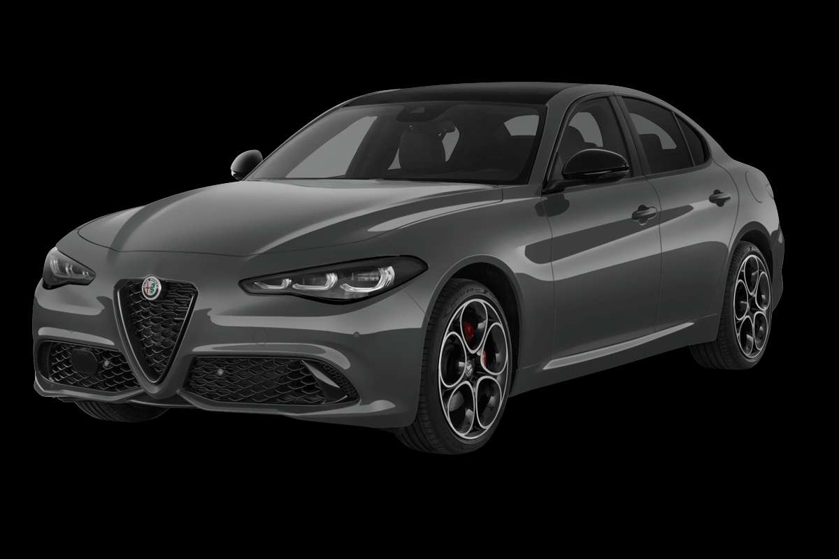 Schräge Frontansicht eines Alfa Romeo Giulia, freigestellt