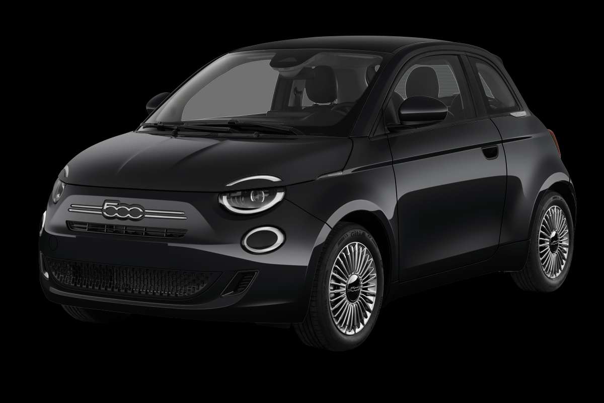 Schräge Frontansicht eines Fiat 500, freigestellt