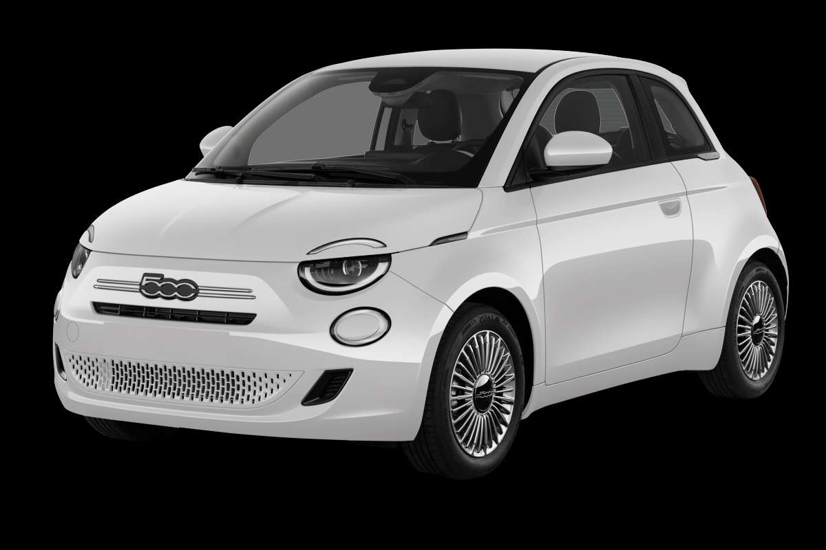 Schräge Frontansicht eines Fiat 500, freigestellt