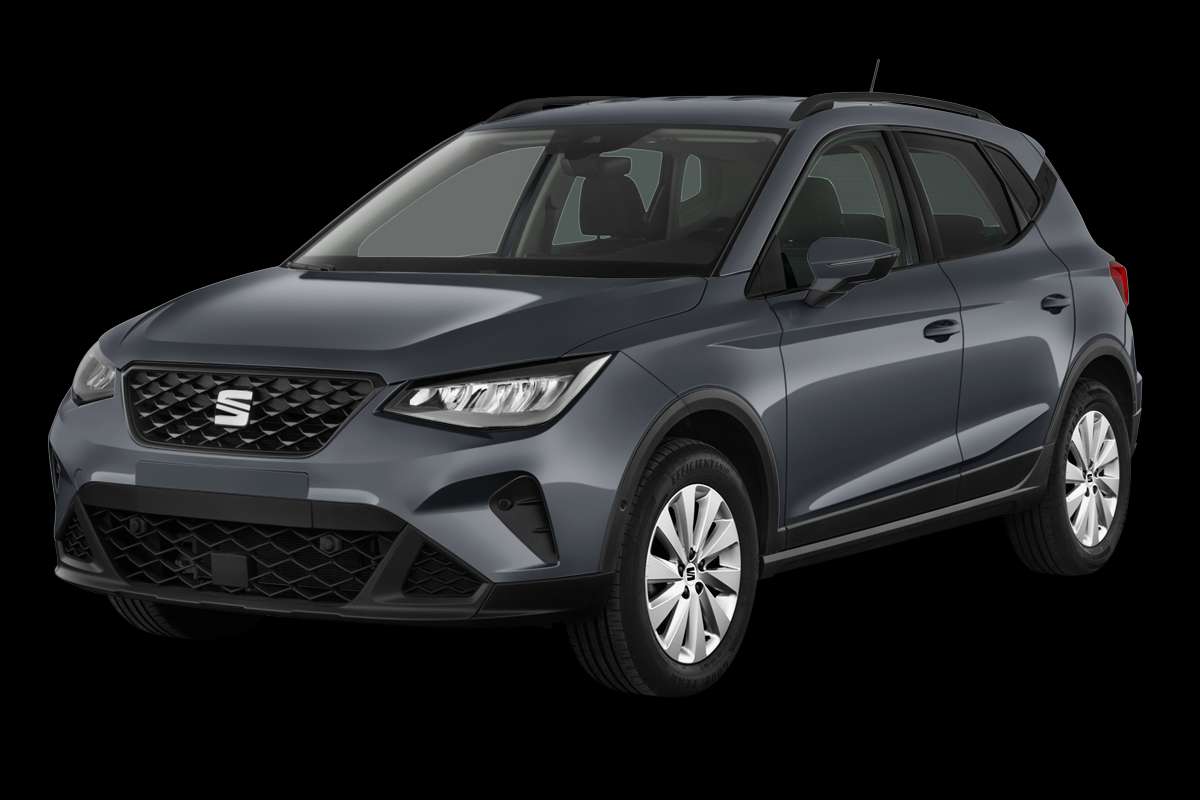 Schräge Frontansicht eines SEAT Arona, freigestellt
