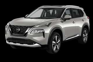 Schräge Frontansicht auf einen Nissan X-TRAIL TEKNA, freigestellt