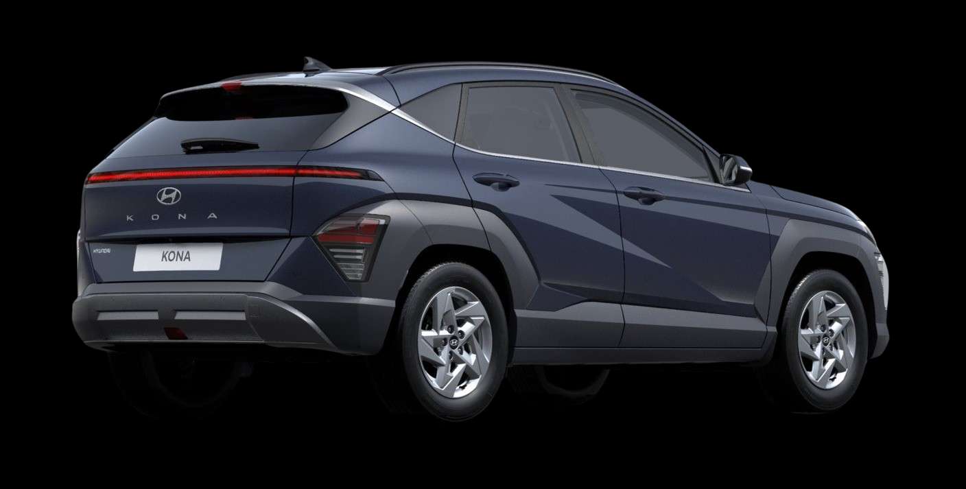 Schräge Heckansicht eines Hyundai Kona, freigestellt