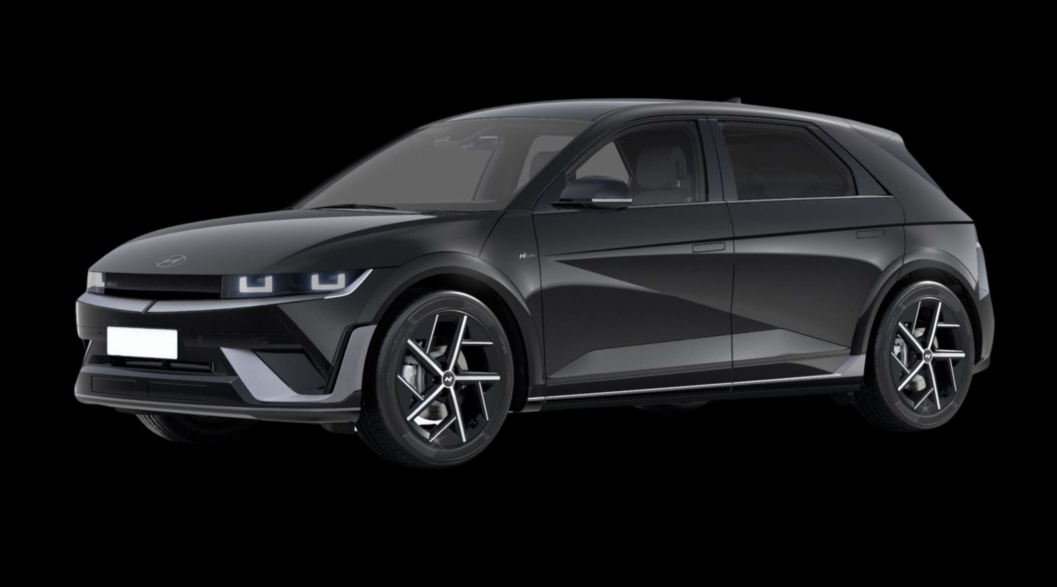 Schräge Frontansicht eines Hyundai IONIQ 5, freigestellt