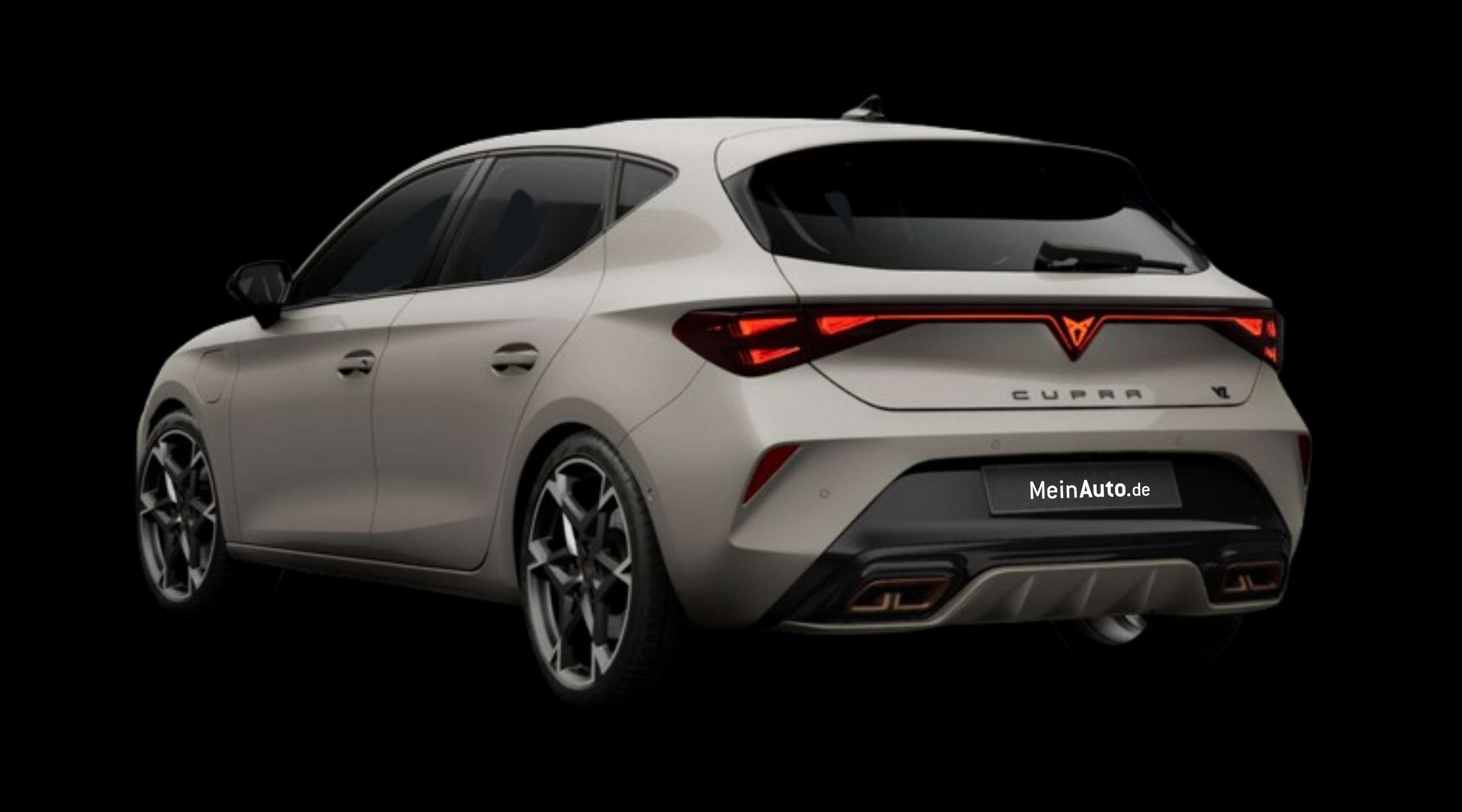 Schräge Heckansicht eines CUPRA Leon, freigestellt