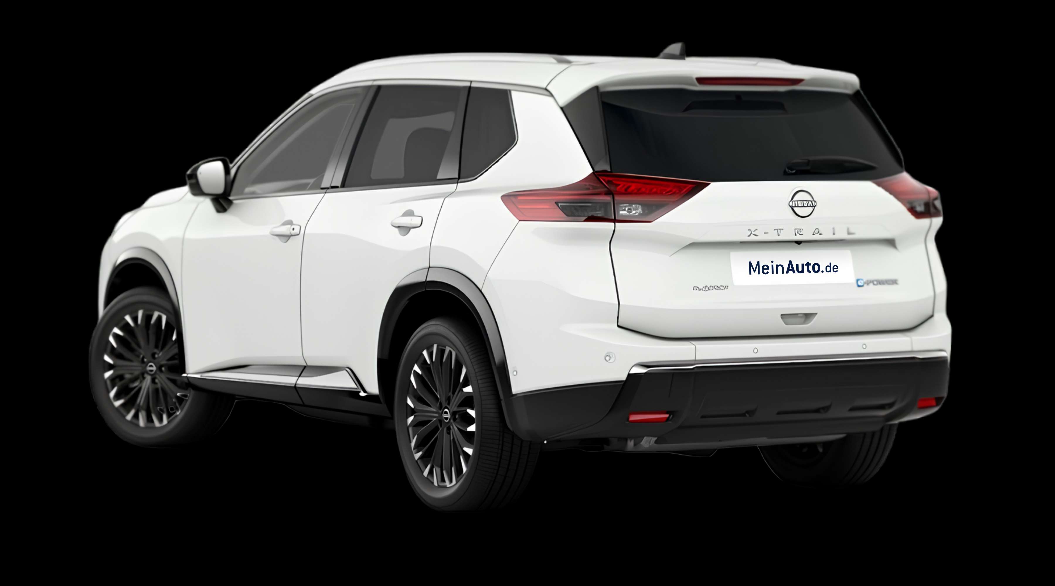 Schräge Heckansicht eines Nissan X-TRAIL, freigestellt