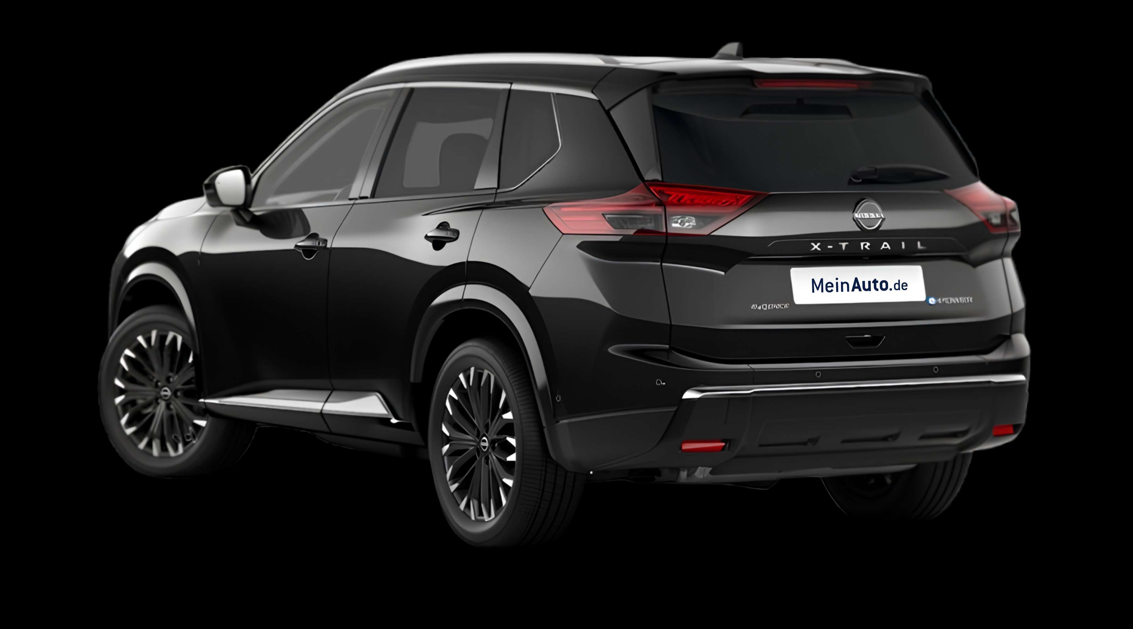 Schräge Heckansicht eines Nissan X-TRAIL, freigestellt