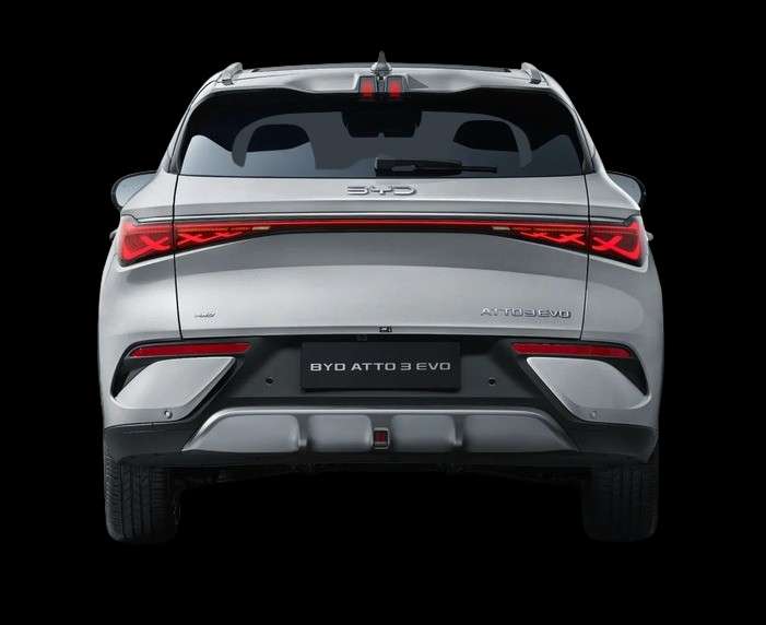 Heckansicht eines BYD Atto 3 Evo