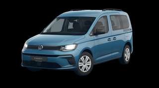 Schräge Frontansicht auf einen Volkswagen Caddy California, freigestellt