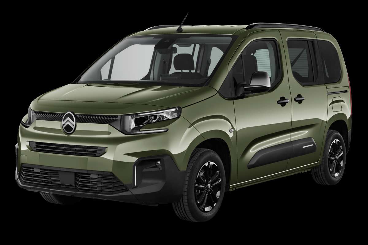 Schräge Frontansicht eines Citroën Berlingo, freigestellt