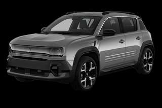 Schräge Frontansicht auf einen Renault 4 E-TECH Evolution, freigestellt