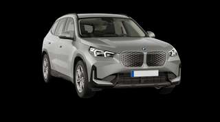 Schräge Frontansicht auf einen BMW iX1 , freigestellt