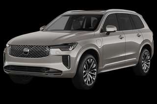Schräge Frontansicht auf einen Volvo XC90 Ultra Dark, freigestellt