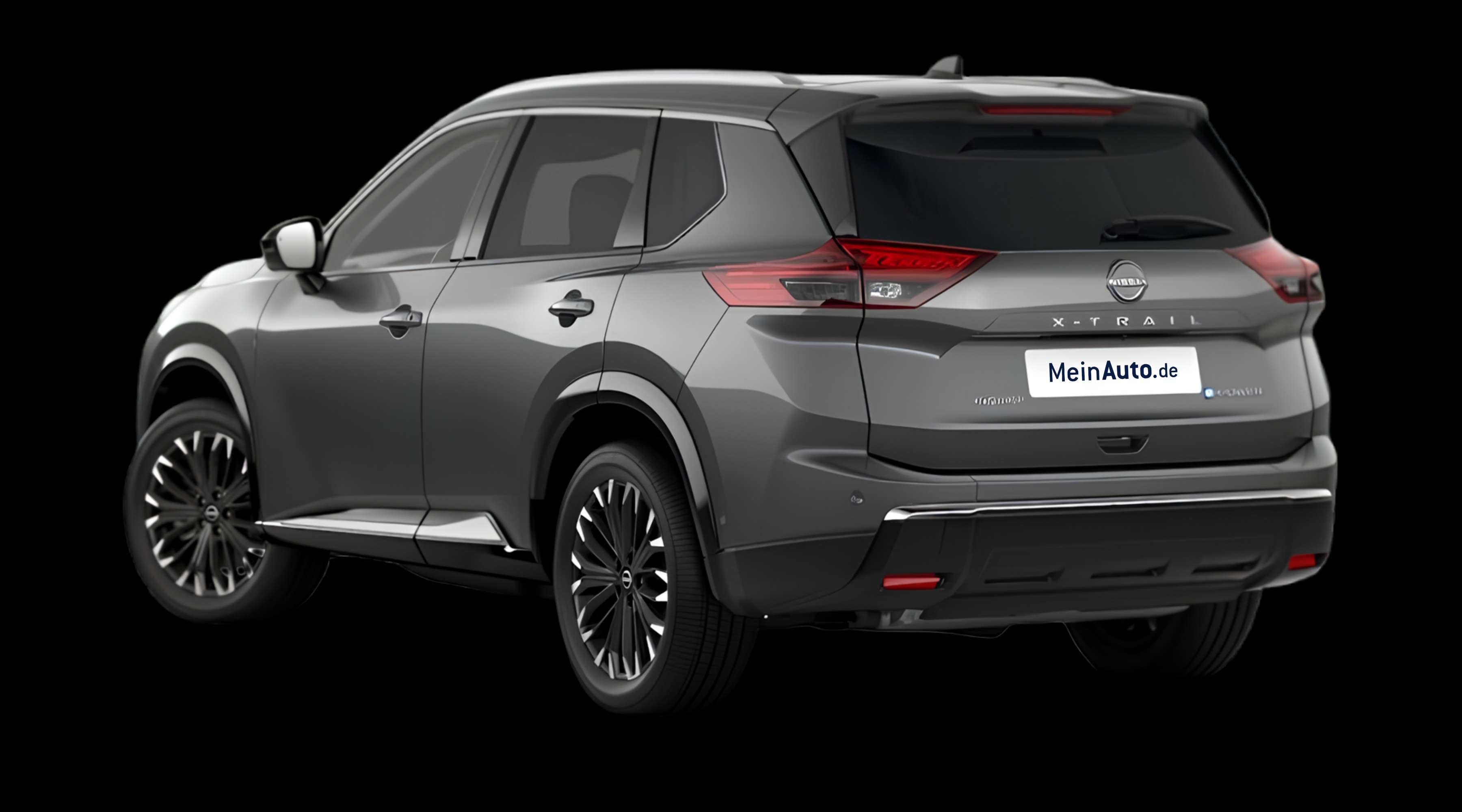 Schräge Heckansicht eines Nissan X-TRAIL, freigestellt