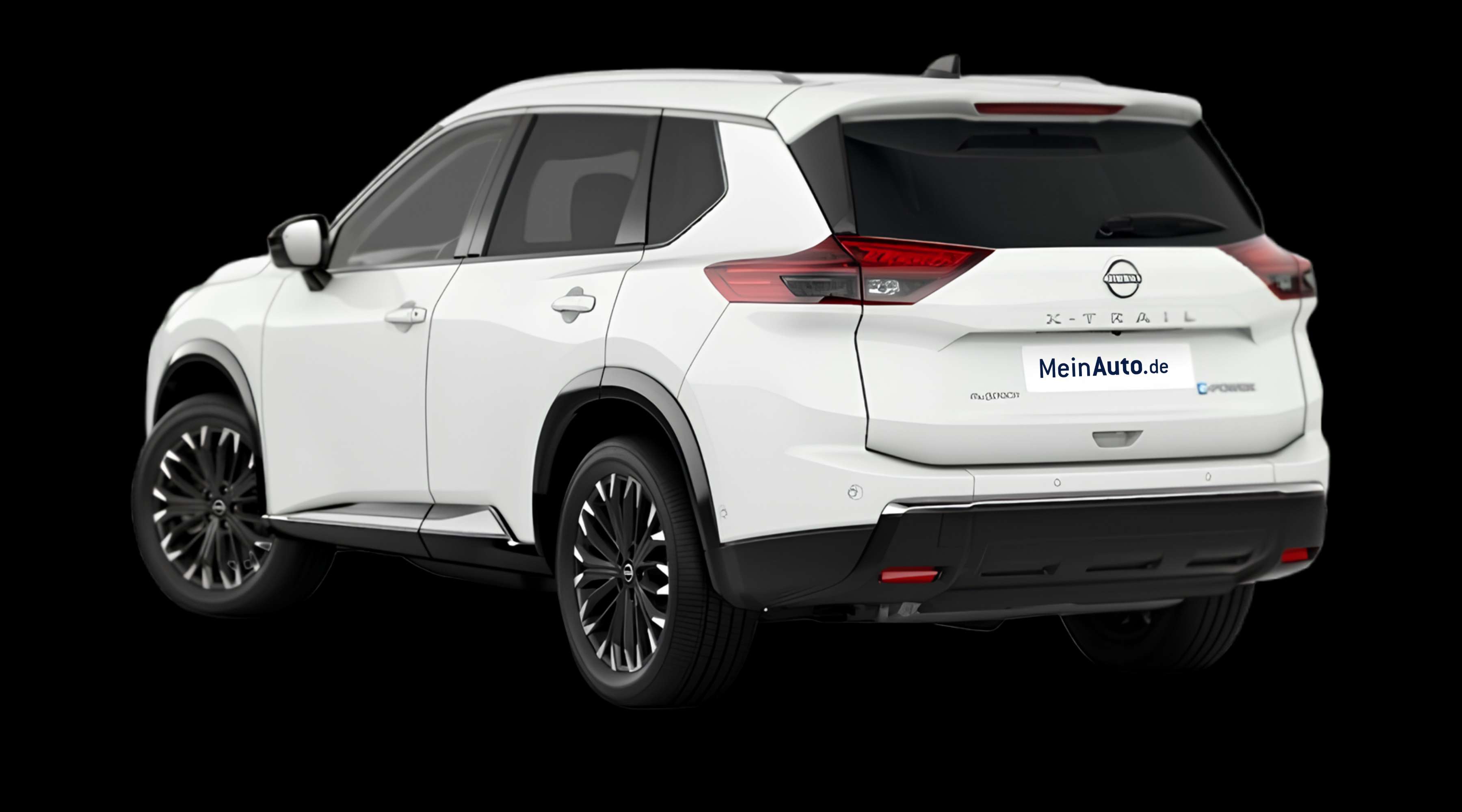 Schräge Heckansicht eines Nissan X-TRAIL, freigestellt